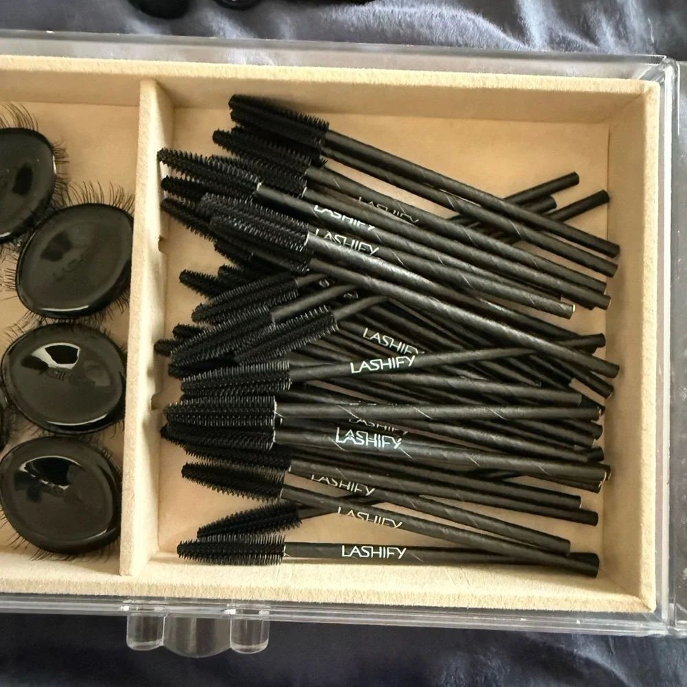 Lashify kit! - Picture 2 of 12